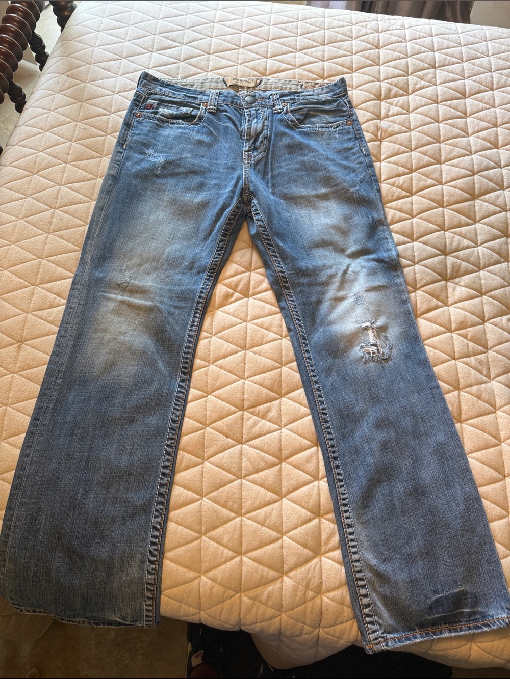 Buckle Men's Medium Blue Straight Jeans with Distress